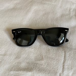 RayBan Sunglasses — Original Wayfarer Classic